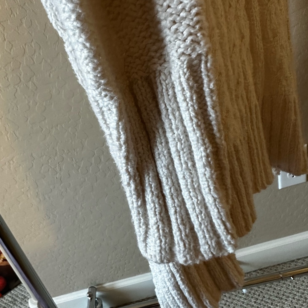 🎄FREE PEOPLE EUC CREAM V-NECK SWEATER🎄 - Picture 7 of 9